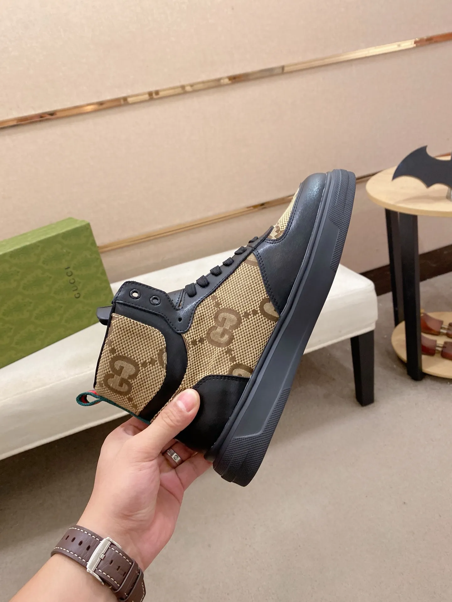 Men's clothing and shoes: 420💰 (GUCCI) The latest model from the official website🎁🎁Casual and fashionable men's shoes👟, hot style💥The version is simple and elegant, exclusive for trendy men. The unique latest brand elements from the official website👑Original Gucci decoration, fashionable and generous, the fabric is original cowhide ✅Mesh breathable lining, the official website specifies wear-resistant casual outsole, the classic model is taken in kind at the counter🎬38-44 (can be customized for 45 non-refundable)